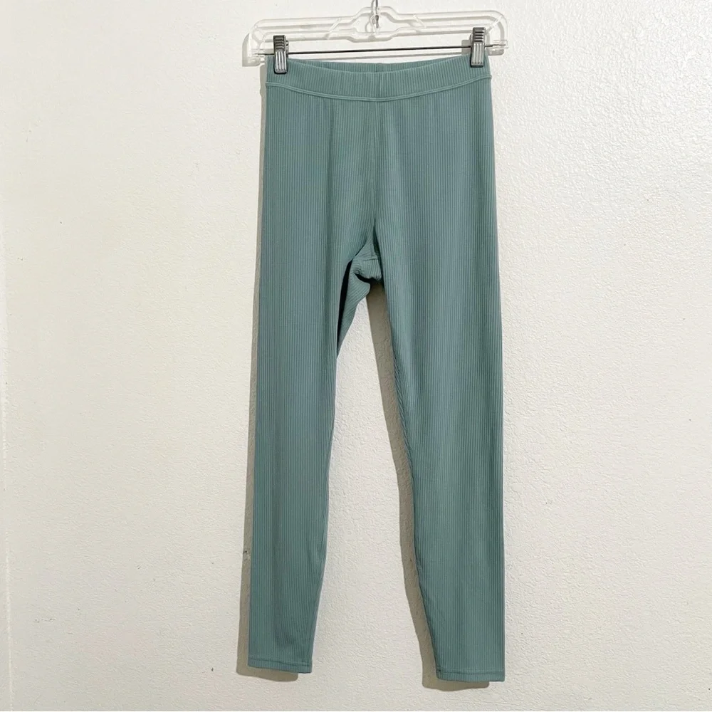 Alo Yoga Ribbed High-Waist 7/8 Blissful Legging in‎ Soft Seagrass